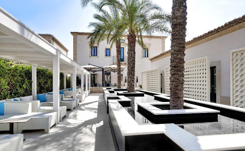 Zafran Boutique Hotel Доналуката Екстериор снимка