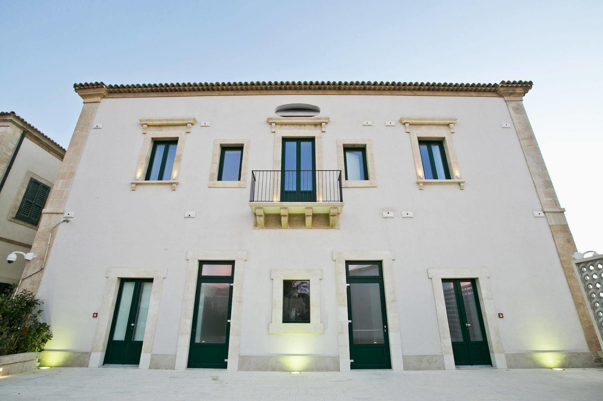 Zafran Boutique Hotel Доналуката Екстериор снимка